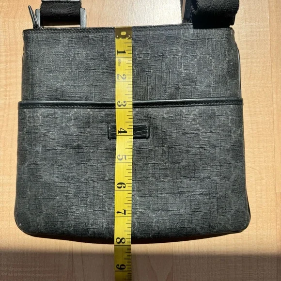 Gucci Supreme Small Crossbody Bag - Picture 13 of 14